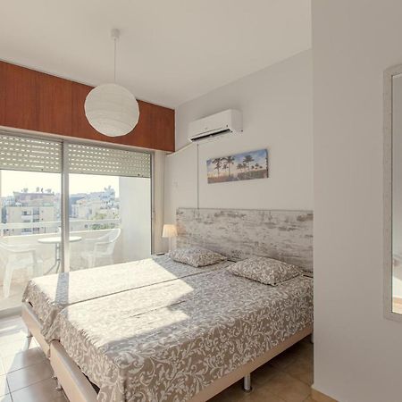Furnished Seafront Studio Larnaca Luaran gambar