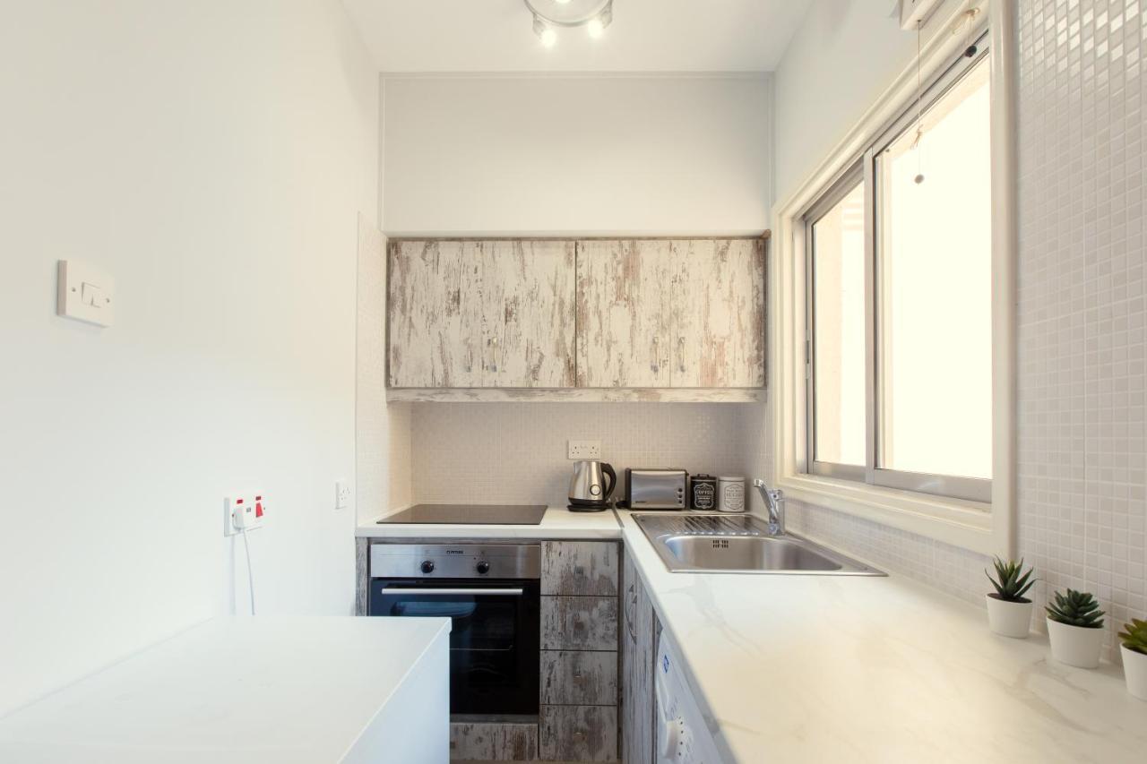 Furnished Seafront Studio Larnaca Luaran gambar