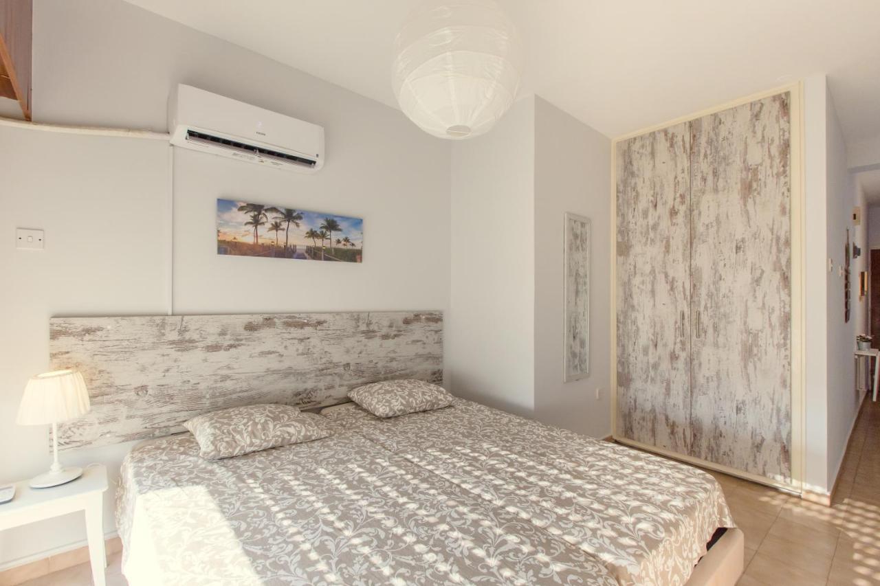 Furnished Seafront Studio Larnaca Luaran gambar
