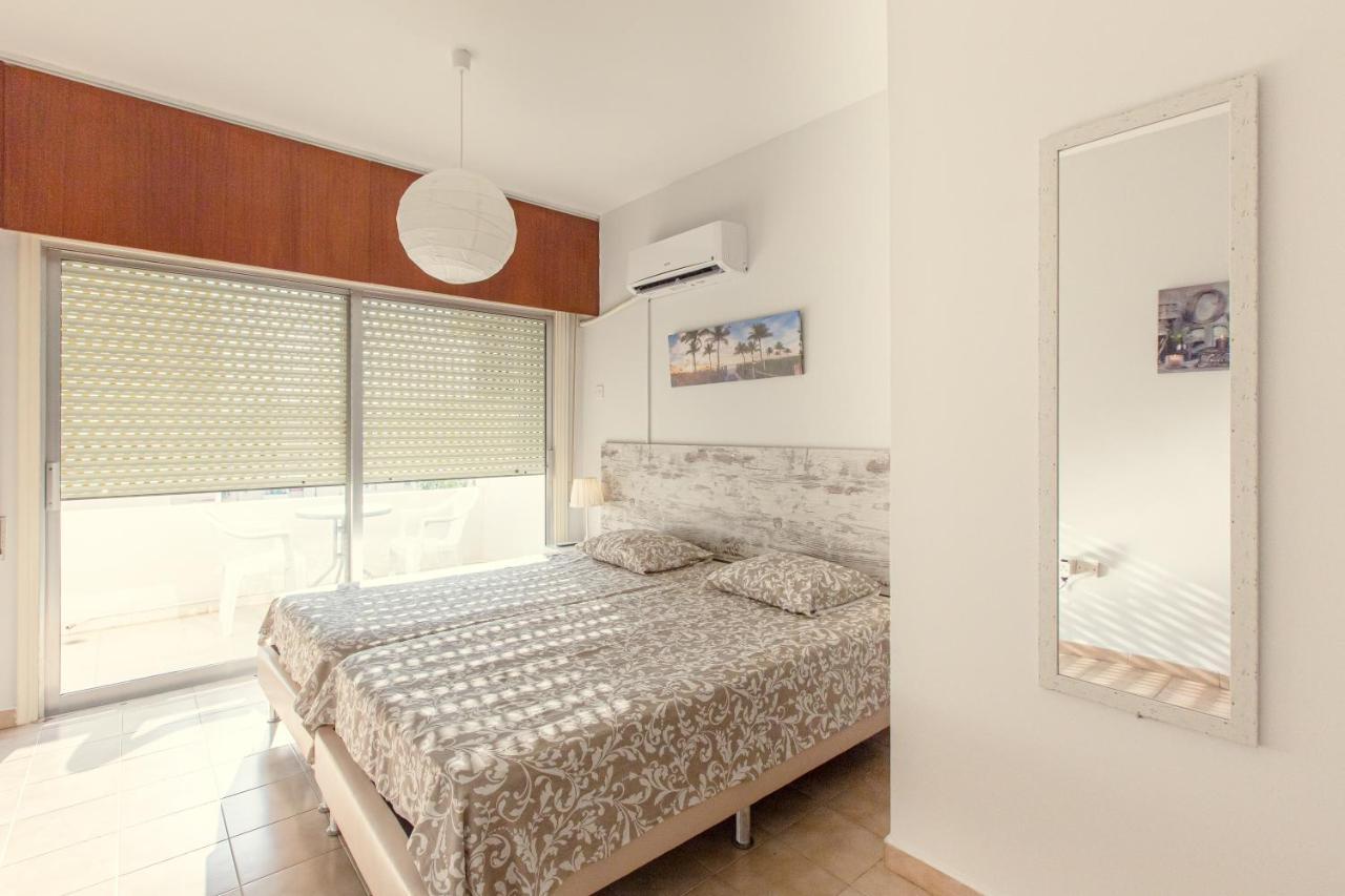 Furnished Seafront Studio Larnaca Luaran gambar